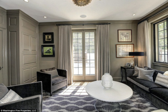 Phòng khách. Ảnh: Washington Fine Properties