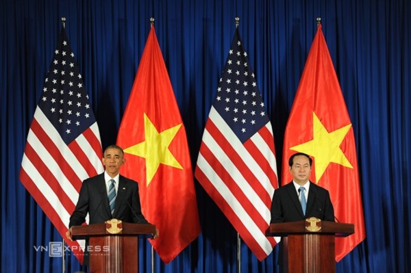 Chủ tịch nước Trần Đại Quang và Tổng thống Mỹ Barack Obama tại cuộc họp báo. Ảnh: Reuters