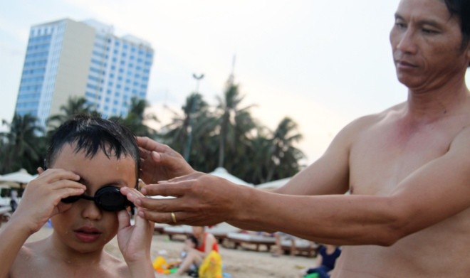 Hàng nghìn người đổ xô về Nha Trang du lịch