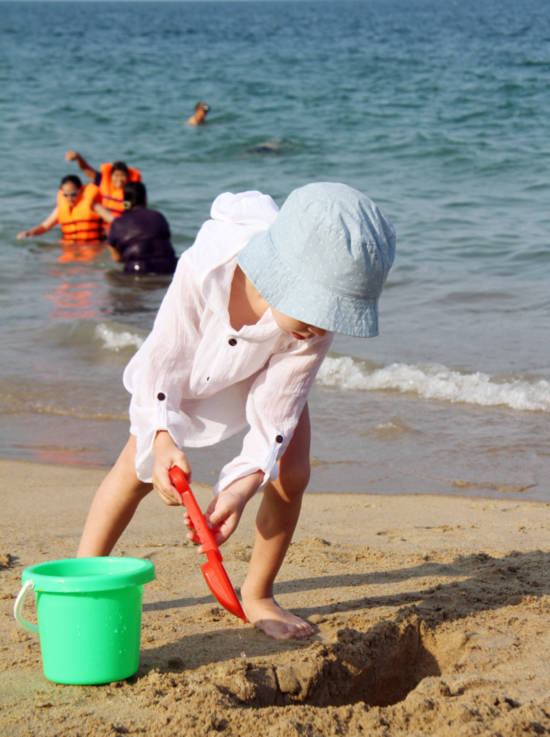 Hàng nghìn người đổ xô về Nha Trang du lịch