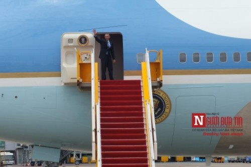Rời Việt Nam, Tổng thống Obama mang theo nhiều 'bất ngờ' - Ảnh 1