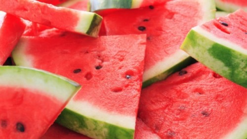 Nguy hiểm khôn lường khi ăn dưa hấu sai cách vào mùa hè - Ảnh 1