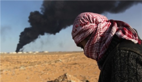 Quân đội Syria đánh bật IS, chiếm các khu mỏ dầu tỉnh Raqqa [VIDEO] - Ảnh 1