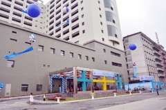 Khu khám bệnh nằm trong khối nhà 15 tầng được xây mới trong Bệnh viện Nhi Trung ương, địa chỉ tại 18/879 La Thành, Đống Đa, Ảnh website Bộ Y Tế