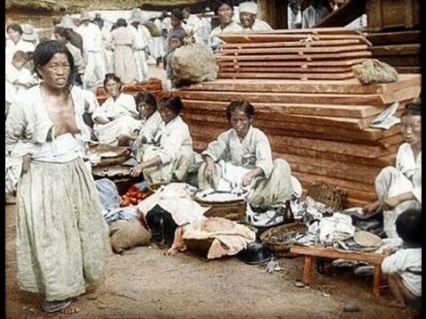 Dân Triều Tiên đói khổ, chính quyền động viên rằng: Bọn Hàn Quốc và Mỹ nó cũng khổ như mình. Ảnh NTDTV