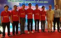 Đội tuyển Việt Nam tham dự Olympic toán học 2016 cùng thầy Lê Bá Khánh Trình (thứ 2 từ phải qua) và Lê Anh Vinh. Ảnh vnexpress.net