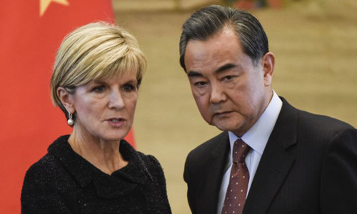 Ngoại trưởng Australia Julie Bishop và người đồng cấp Trung Quốc Vương Nghị. Ảnh: