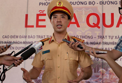 Trung tá Huỳnh Trung Phong, Phó Trưởng phòng Phòng CSGT đường bộ - đường sắt (PC67) Công an TP.HCM, khẳng định CSGT TP.HCM sẽ không tập trung kiểm soát nồng độ cồn tại các nhà hàng, quán nhậu. Ảnh: LÊ THOA - plo.vn