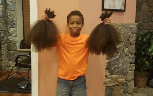 Số tóc của Thomas Moore đủ để làm ra 3 bộ tóc giả cho các trẻ em mắc ung thư.. Ảnh: Twitter