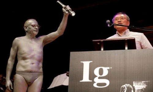 nghien-cuu-ve-quan-khien-chuot-yeu-sinh-ly-gianh-giai-ig-nobel-2016