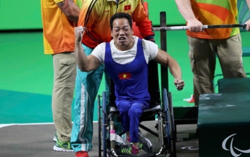 nha-vo-dich-paralympic-viet-nam-cung-duoc-bay-mien-phi-ca-doi