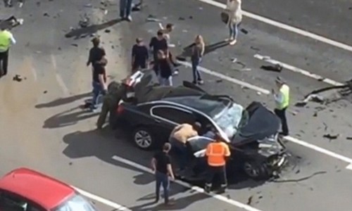 Chiếc xe của ông Putin bị vỡ vụn sau tai nạn. Ảnh: BreiBrat.