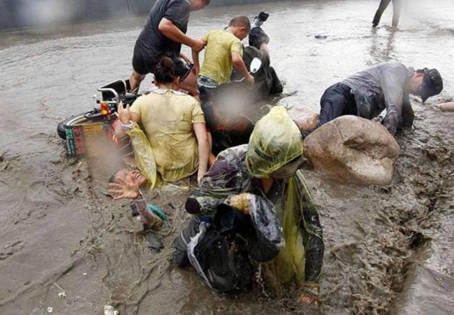 Chứng kiến thủy quái trên sông Tiền Đường, nhiều người không khỏi rùng mình trước sức mạnh của mẹ Thiên nhiên - Ảnh 9. Chứng kiến thủy quái trên sông Tiền Đường, nhiều người không khỏi rùng mình trước sức mạnh của mẹ Thiên nhiên - Ảnh 9.
