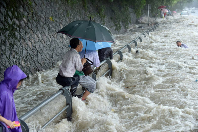 Chứng kiến thủy quái trên sông Tiền Đường, nhiều người không khỏi rùng mình trước sức mạnh của mẹ Thiên nhiên - Ảnh 18. Chứng kiến thủy quái trên sông Tiền Đường, nhiều người không khỏi rùng mình trước sức mạnh của mẹ Thiên nhiên - Ảnh 18.