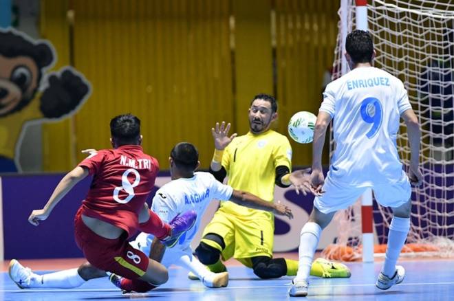 Màn chào sân của futsal Việt Nam ở World Cup 2016 - ảnh thể thao