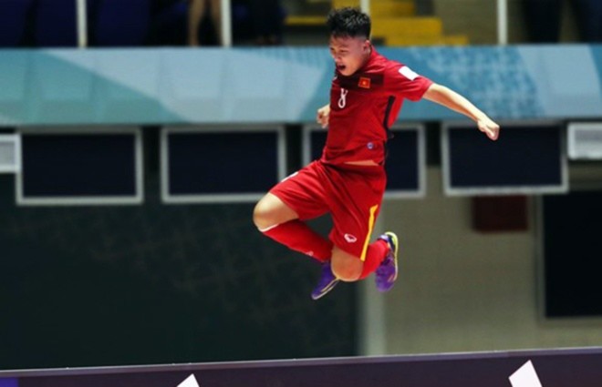 Màn chào sân của futsal Việt Nam ở World Cup 2016 - ảnh thể thao