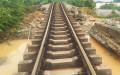 Nhiều đoạn đường sắt qua Quảng Bình, ray treo cao so với nền đường từ 0,8m đến 1,6m. Ảnh: Nam Trinh, vnexpress.net