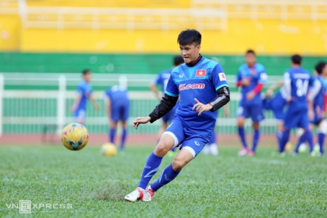 Công Vinh, Công Phượng tập dứt điểm cho bán kết AFF Cup - ảnh thể thao