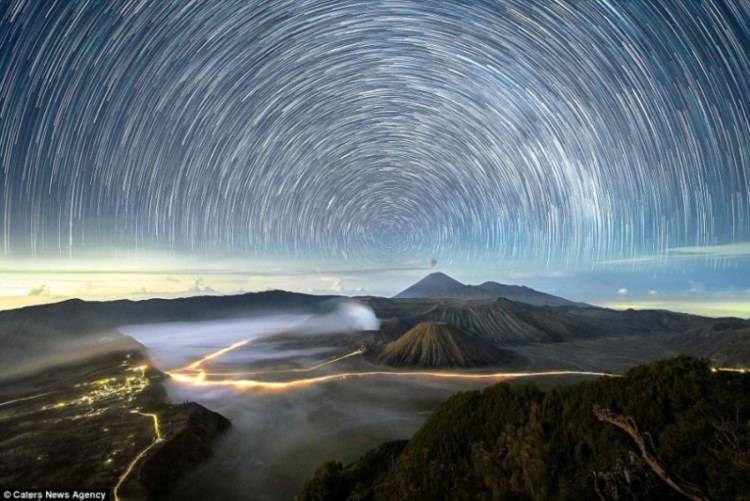Cảnh tượng tuyệt đẹp của bầu trời đêm tại vùng núi Bromo (ảnh) ở Indonesia
