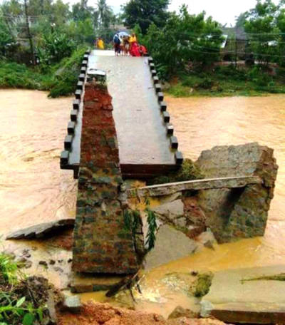 Cầu Bù Nú (xã Ân Nghĩa, huyện Hoài Ân) bị mưa lũ gây hư hỏng nghiệp trọng và cuốn trôi hoàn toàn. Ảnh: Quy Nhơn