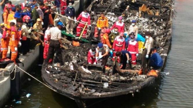 Kết quả hình ảnh cho Indonesia: Cháy tàu chở khách, ít nhất 23 người chết