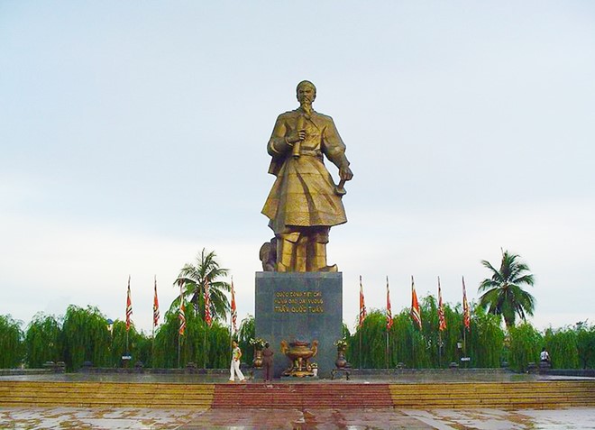 Tượng Quốc Công Tiết Chế Hưng Đạo Đại Vương Trần Quốc Tuấn ở Nam Định. Ảnh: Ditichlichsuvanhoa.