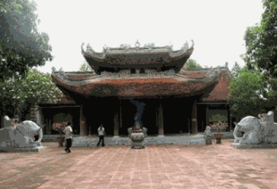 Chùa Cổ Pháp còn gọi là chùa Dặm, nơi nhà sư Lý Khánh Văn nuôi Lý Công Uẩn từ năm lên 3