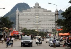 Trung tâm thương mại của Trung Quốc nhìn từ cửa khẩu Tân Thanh ở tỉnh Lạng Sơn, Ảnh AFP