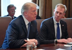 Tổng thống Donald Trump và Thứ trưởng quốc phòng Patrick Shanahan. Ảnh WASHINGTON POST
