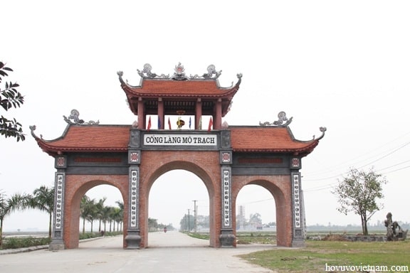 Cổng làng Mộ Trạch. Ảnh hovuvietnam.com
