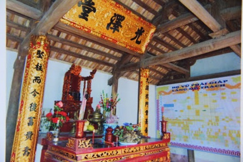 Nơi thờ quan Vũ Quỳnh ở nhà thờ Quang Trạch, làng Mộ Trạch. (Anh: hovuvo.com)