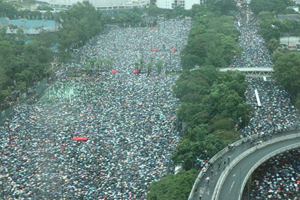 Khoảng 1,7 triệu người Hồng Kông đã tham gia hoạt động phản đối dự luật dẫn độ hôm 18/8. (Ảnh: Epoch Times)