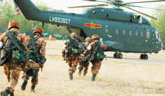 Quân đội Trung Quốc diễn tập “Đột kích Hồng Kông”, trực thăng đâm vào vách núi khiến 11 người tử vong. (Ảnh: China Defence)