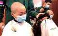 Gần đây, một vài y tá trẻ ở Tỉnh Cam Túc dường như đã trở thành “tử sĩ”, nuốt nước mắt cạo đầu trước khi tới chi viện cho Vũ Hán. (Ảnh chụp video)