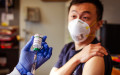 Vắc-xin viêm phổi Trung-Nga làm dấy lên lo ngại về nguy cơ lây nhiễm HIV. (Ảnh: RTVE)