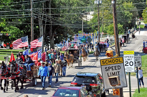 Người Amish phá vỡ các quy tắc hình thành 300 năm để bước ra bầu cho TT Trump. (Ảnh qua WBN)