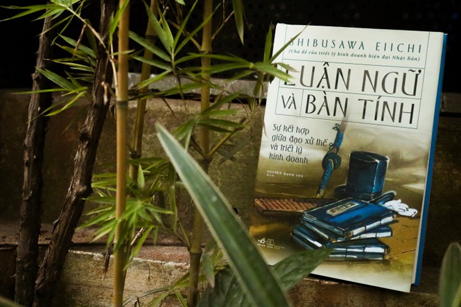 Sách “Luận ngữ và bàn tính” đã được dịch sang tiếng Việt. (Ảnh từ báo “Sinh Viên Việt Nam”)