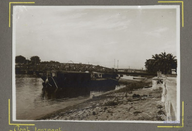Cầu quay Khánh Hội khoảng 1930. (Ảnh: Indochine française, Aéronautique militaire, Wikipedia, Public Domain)
Bạn đang sao chép nội dung của Trí Thức VN. Nếu là cá nhân sử dụng, vui lòng ghi rõ nguồn trithucvn.co. Nếu là website, kênh truyền thông, vui lòng chỉ sử dụng nội dung khi có sự cho phép của Trí Thức VN.